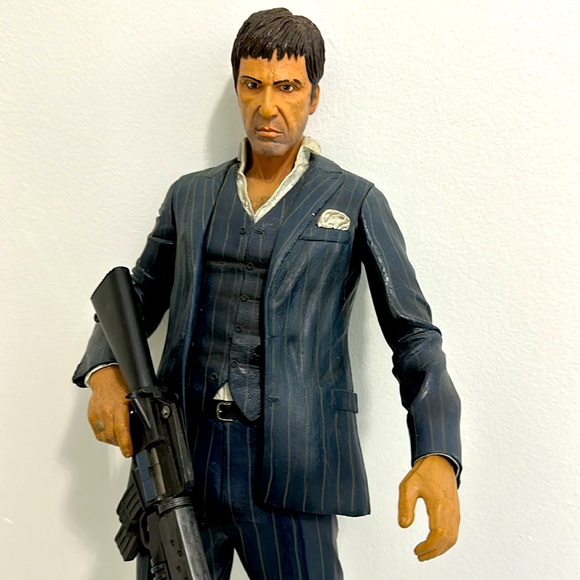 LARGE 18" Action Figure
SCARFACE AL PACINO TONY MONTANA NECA 2006 - Picture 3 of 9